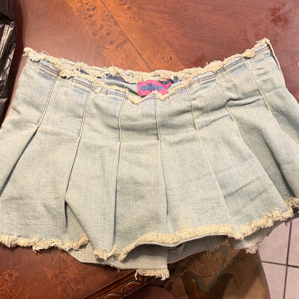 Edikted size small skort. Original got for 73 never worn didn’t fit.